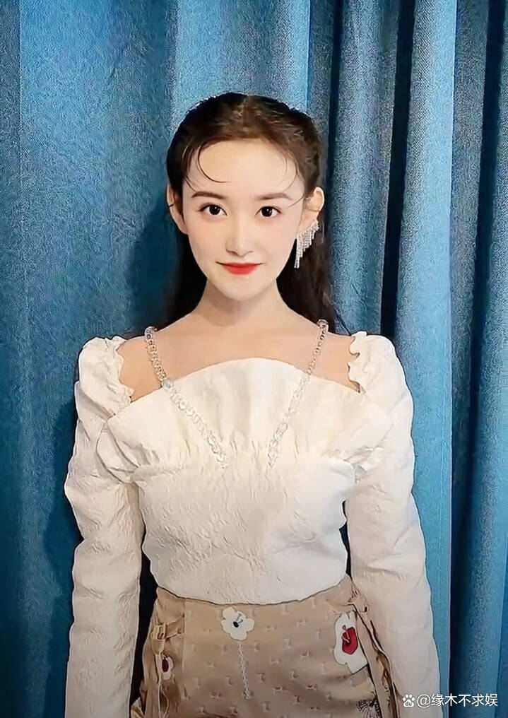 蒋依依和前公司解约后,前公司一直扣着蒋依依的财务资料,直到2021年下