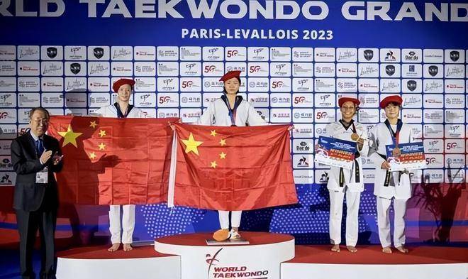 我們隊終于奪冠！2位姑娘一鳴驚人，包攬金銀牌，男隊仍顆粒無收