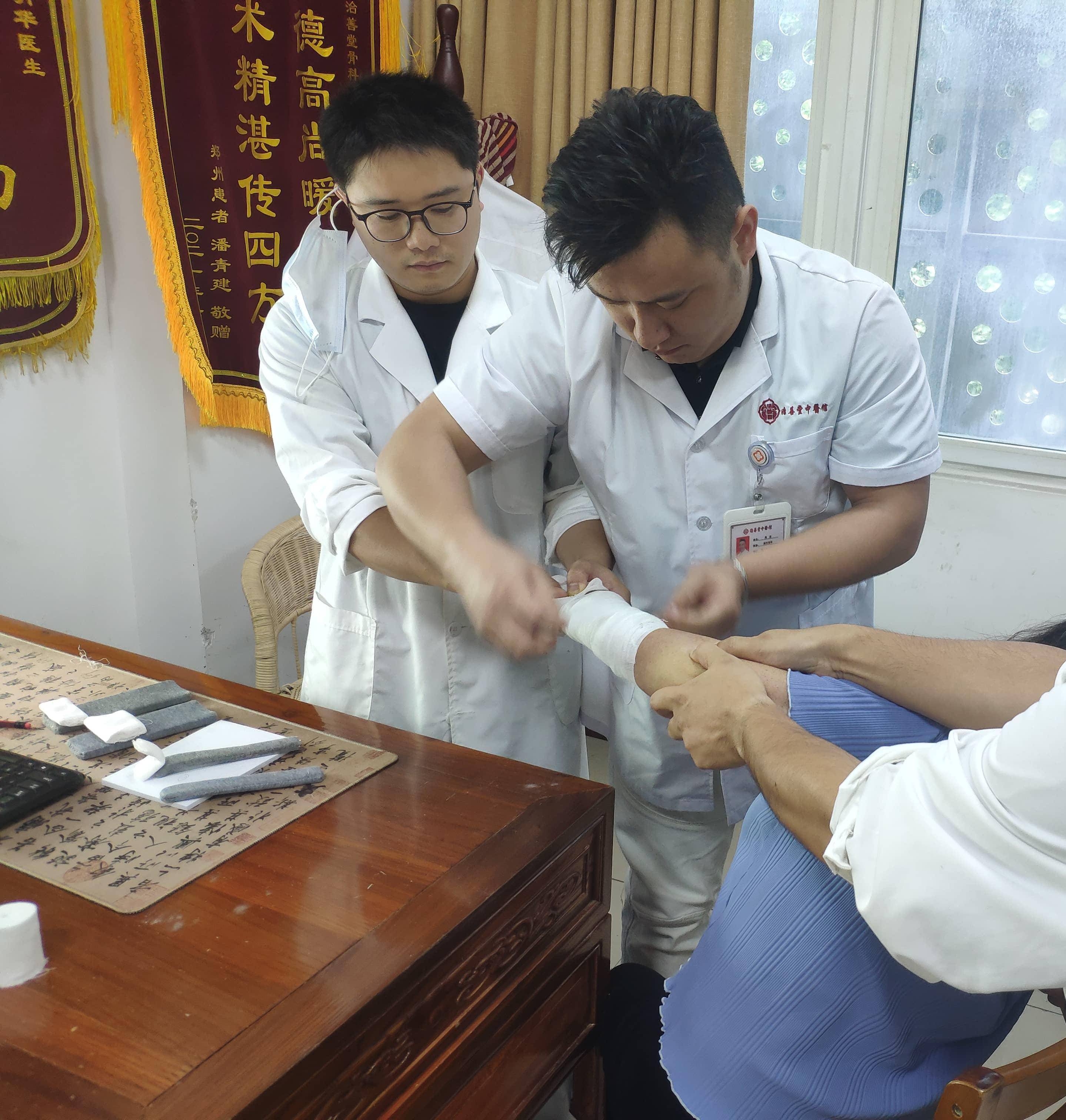 骨折患者的福音:了解中医接骨术的奇迹!_治疗_过程_技艺