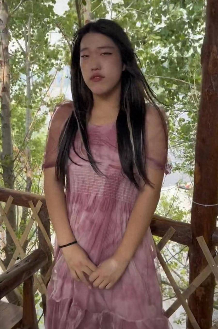女孩身材魁梧,怎么化妆打扮都被质疑像男人,本人心态乐观不在意_外表