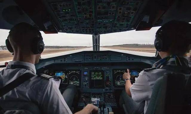97年的南航,波音737大雨盲降深圳失败,飞行员发出绝望嘶吼_空管_该