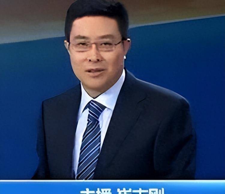 崔志刚与李梓萌合照惹争议,法制新闻中的他,看起来更加老成持重_节目