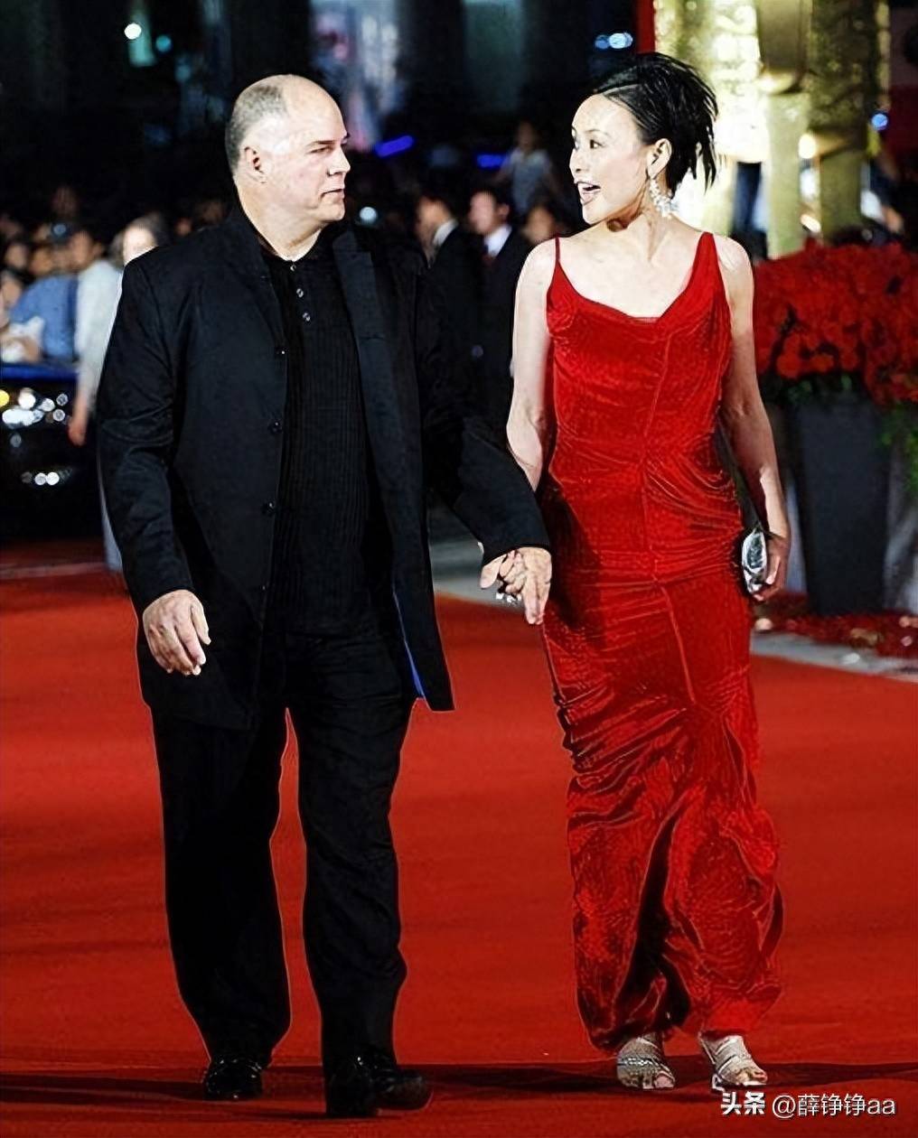 这一天奥斯卡得知,邬君梅要回来参加妹妹的婚礼,他随即表示也想去