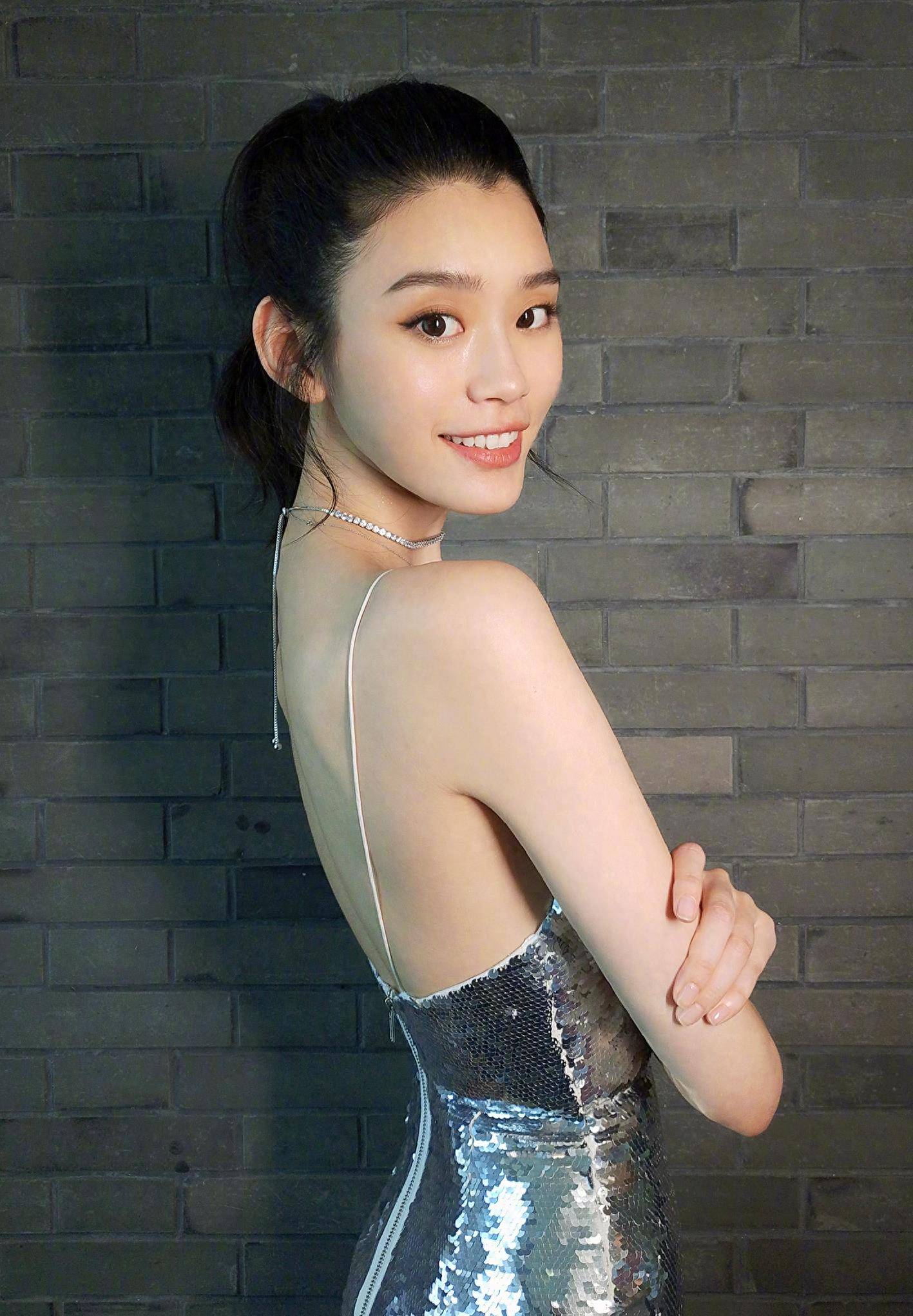 奚梦瑶太有钱了,超模身材比例简直完美!_时尚_风格_美貌