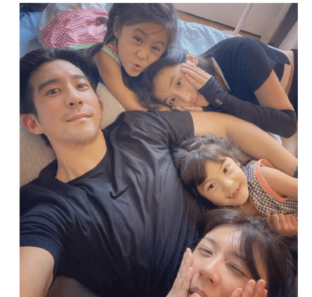 据悉,林心如和霍建华夫妇为她庆生了,大家找了一家小餐馆聚会,期间