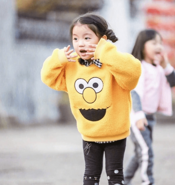 阿拉蕾:3岁被爸妈包装出道,上综艺只为养弟弟,父母被扒遭网暴_节目