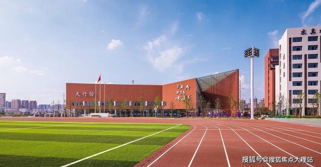 项目位处中芯优教圈,1公里内下关第四中学,大理市下关第一幼儿园,大理