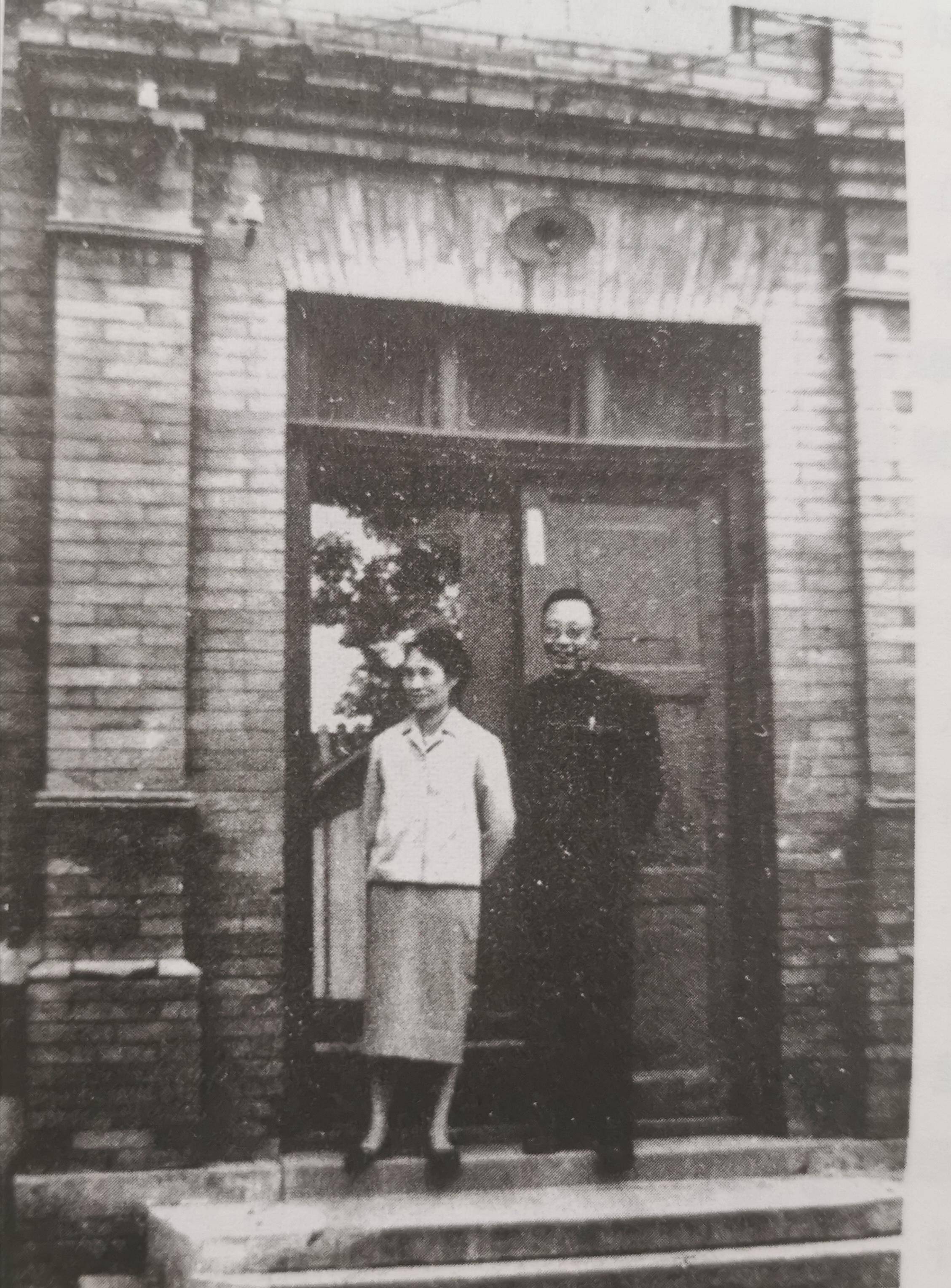 李淑贤:和溥仪走过5年无性婚姻,溥仪去世后借100元安葬丈夫_生活_特赦