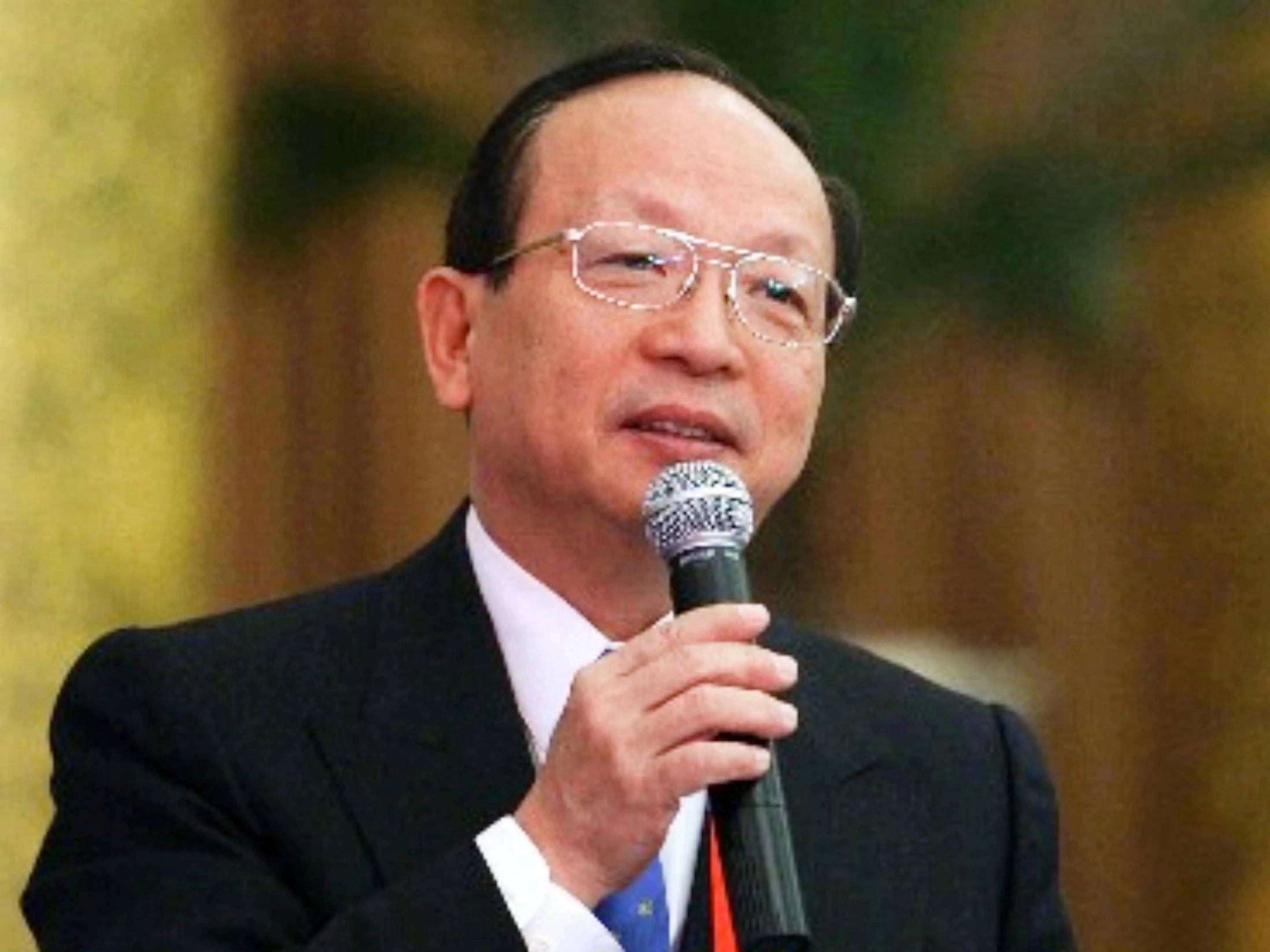 既然台湾省的蒋家不为他敞开大门,那还有蒋氏宗族.