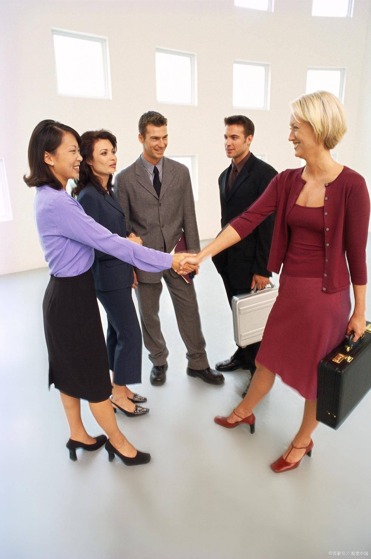 大学生求职面试前的仪表礼仪着装如何准备_形象_穿着_方面