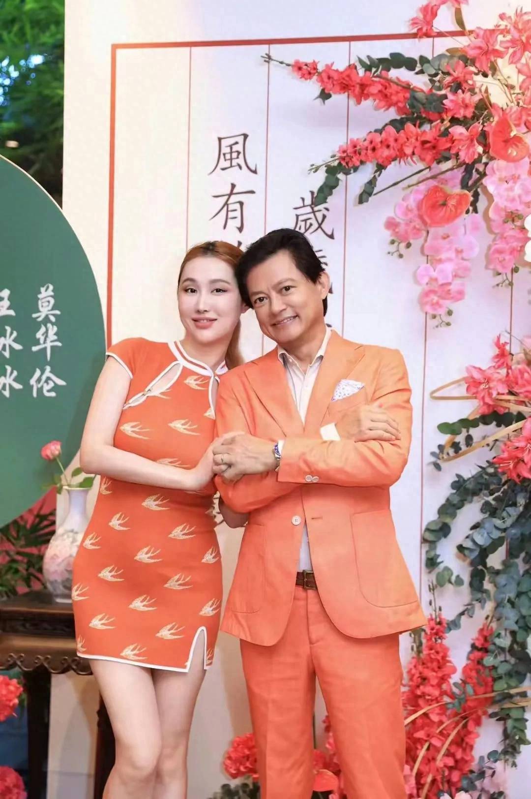 64岁莫华伦为娇妻办回门宴,90后老婆身材火辣,穿性感旗袍惹争议_王