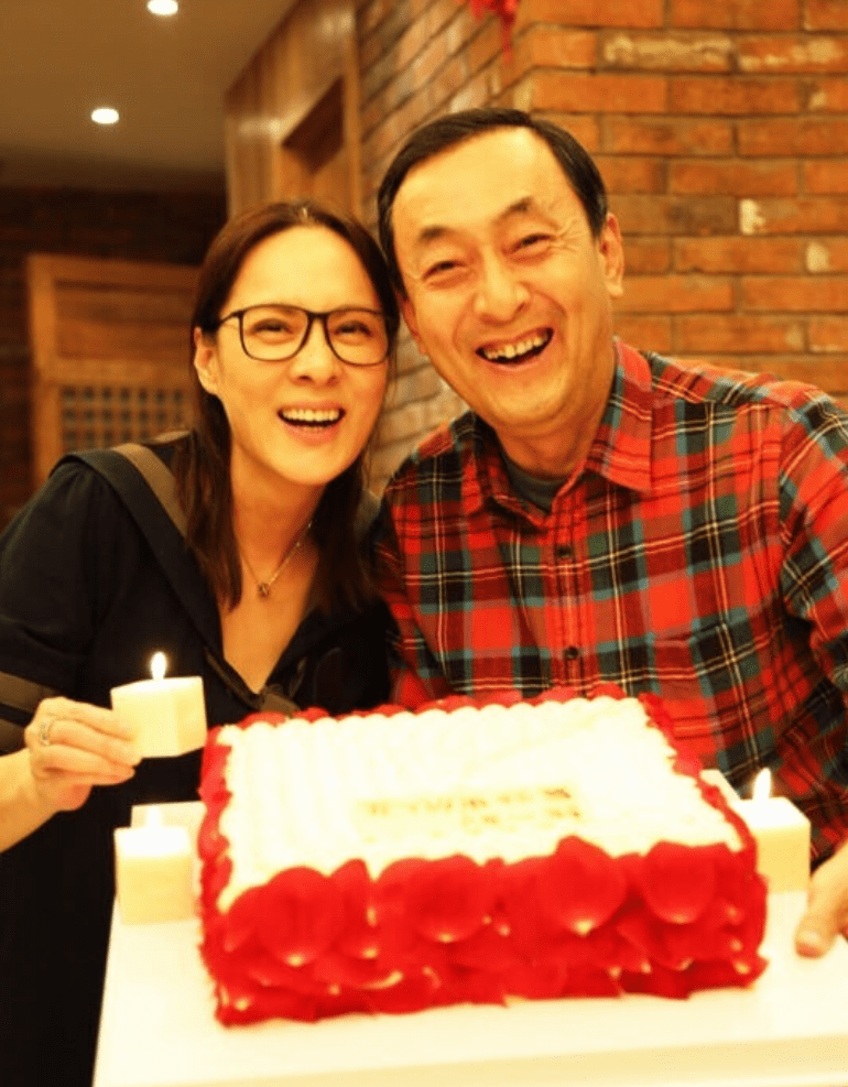 知名演员李萍:带一女嫁二婚张谦,丈夫去世后她的选择让人动容_生活