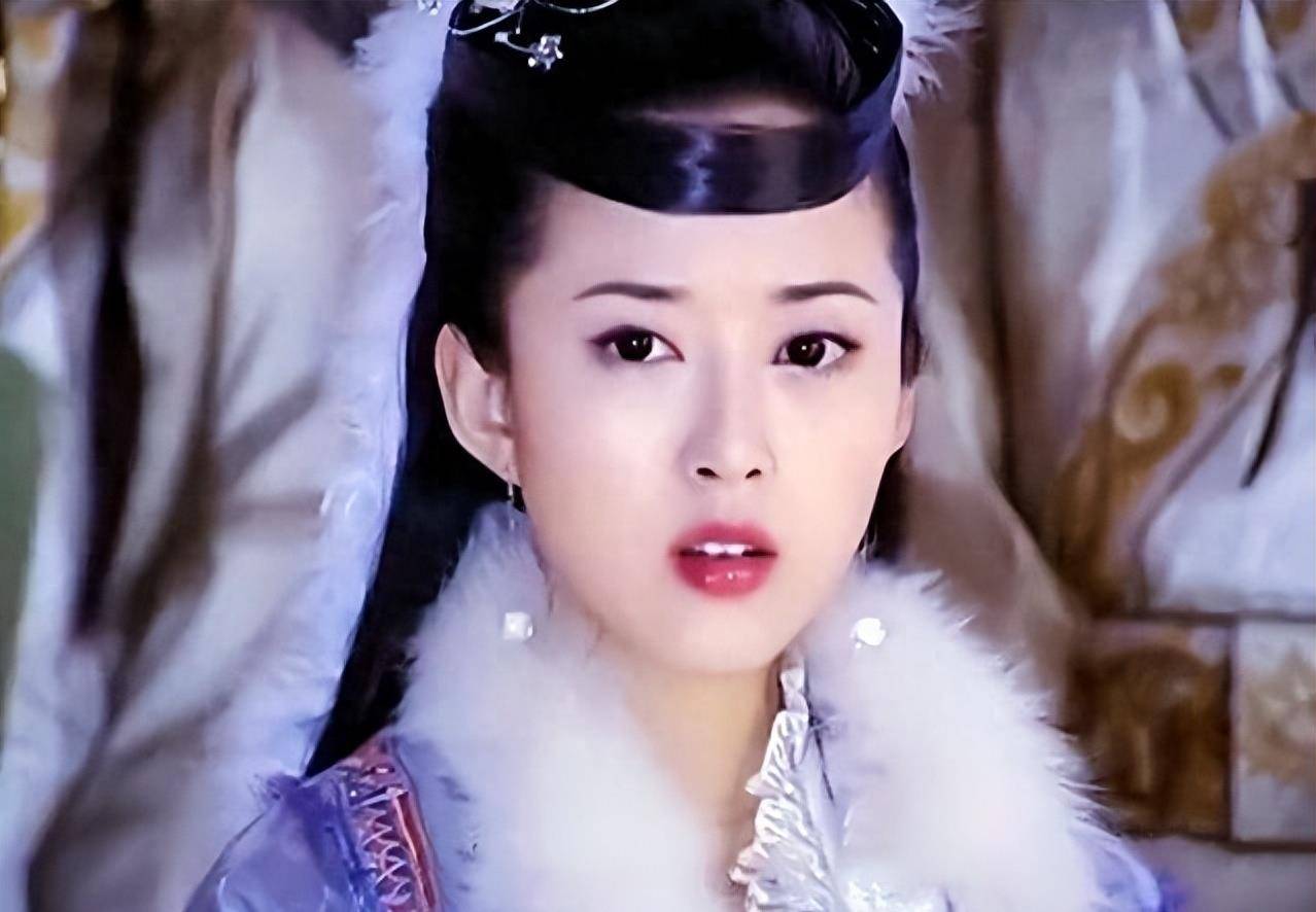 《背起爸爸上学》,依附隽拔的演技获取了承认,同年又参演了《花季雨季