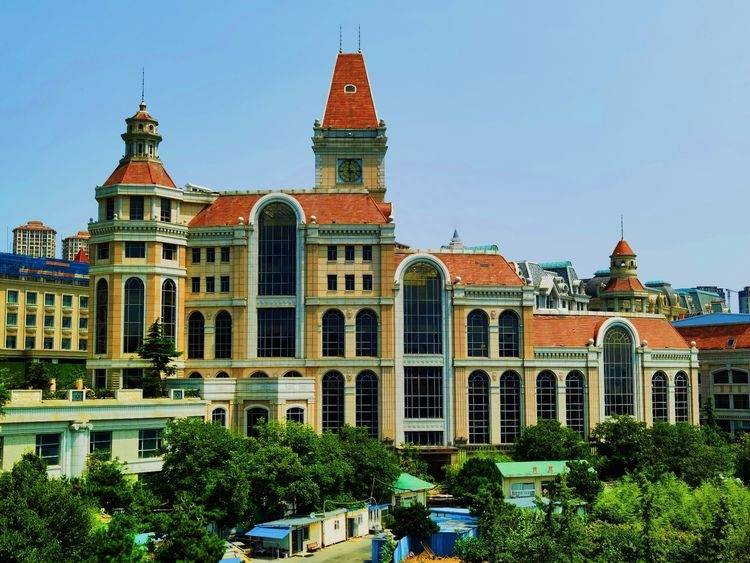 大连小平岛广场的欧式建筑