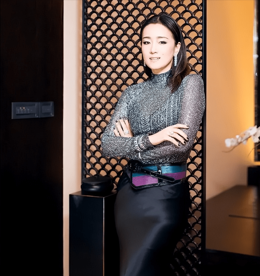 巩俐情感坦白!泪洒现场,首次公开承认拥有儿子:"他是残疾人!