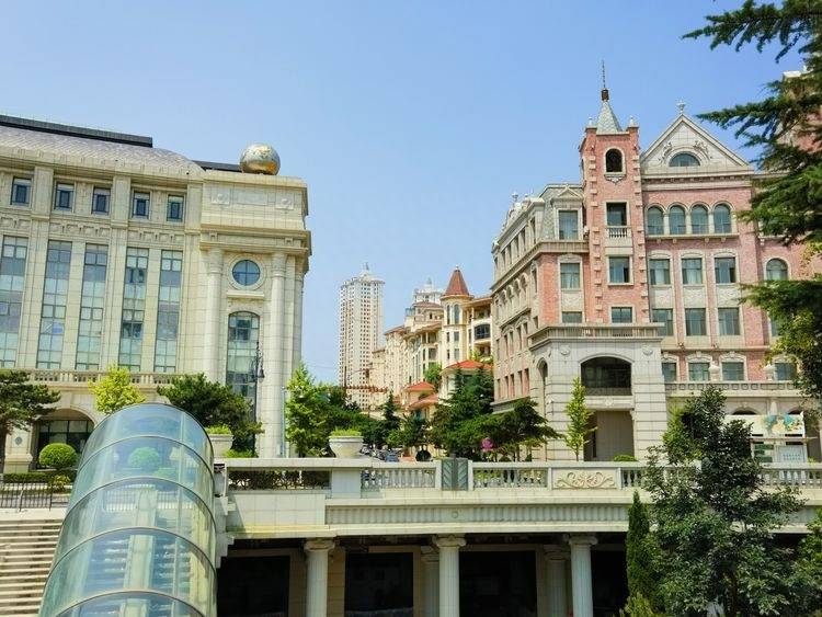 大连小平岛广场的欧式建筑