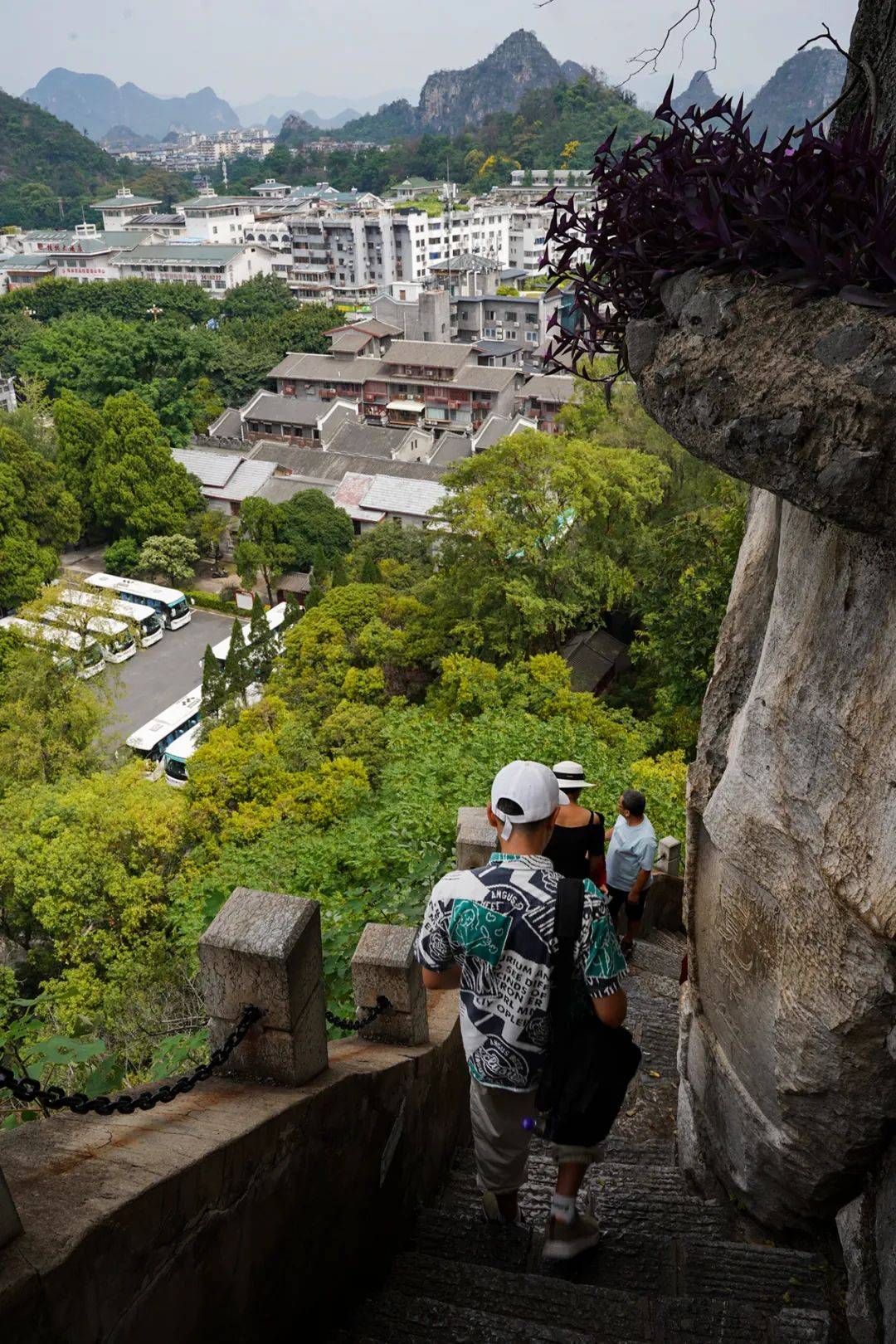 旅游贴士:靖江王城地址:广西桂林秀峰区王城路1号门票:100元返回搜狐