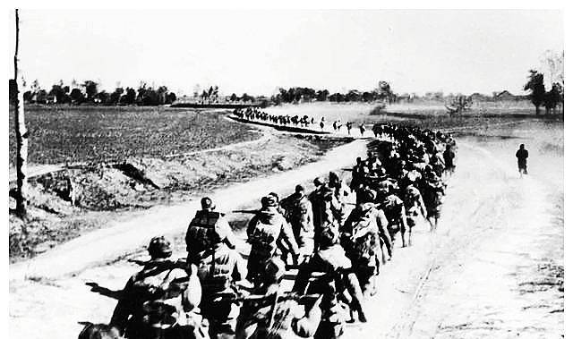 老兵回忆:我们连续冲锋七次,牺牲了大半人_部队_纵队_进攻