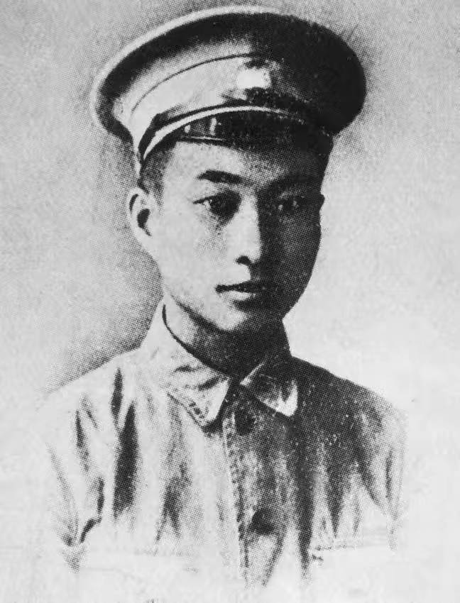 1955年授衔，陈赓闷闷不乐，贺龙安慰：是想老战友了吧_卢冬生_部队_时候