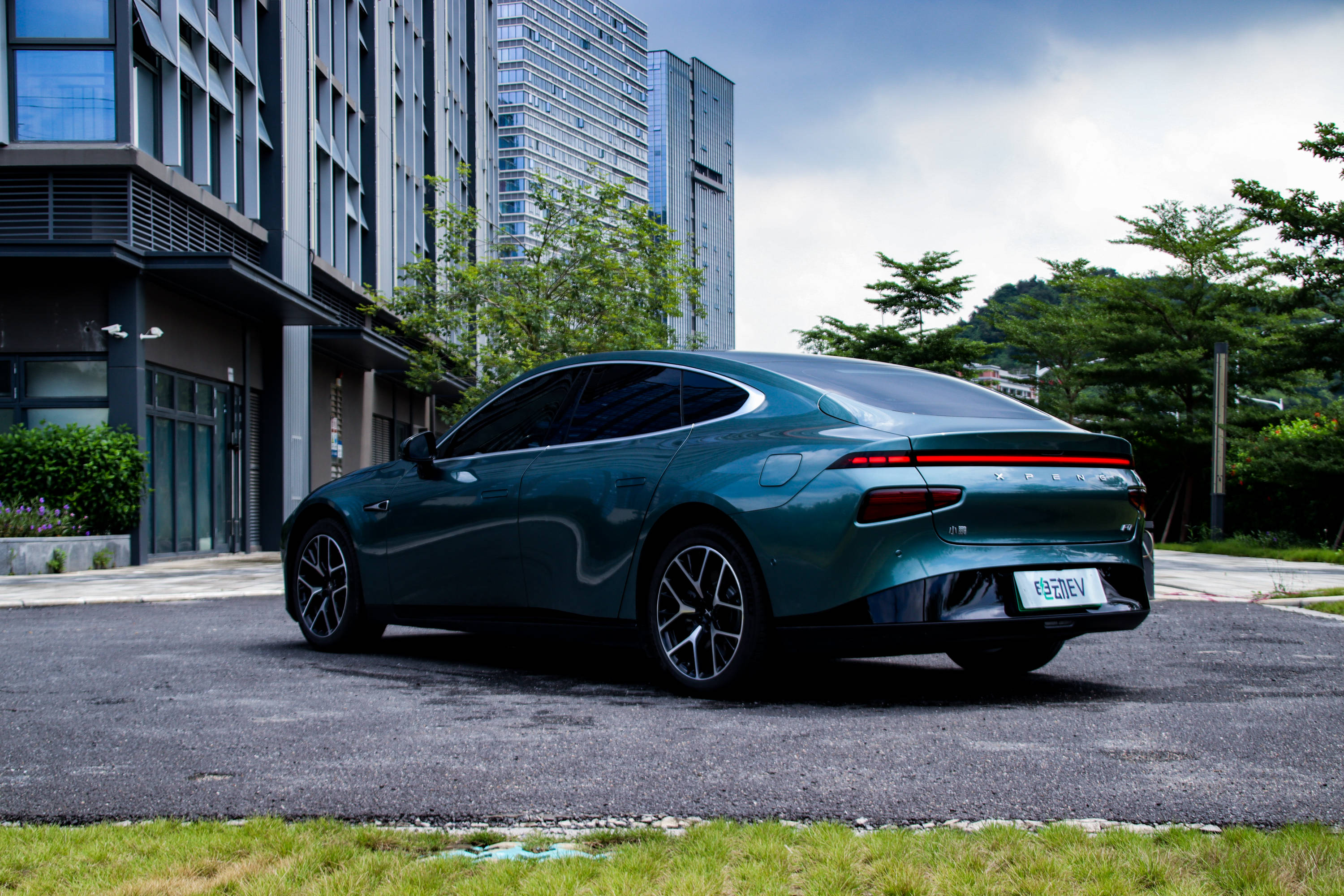 智能,内饰全方位升级!试驾小鹏p7i_搜狐汽车_搜狐网