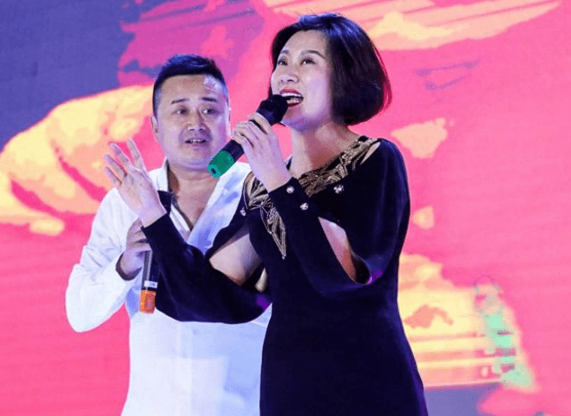 闫光明:赵本山唯一高学历的徒弟,和海燕恩爱半生,今是大学教授_事业