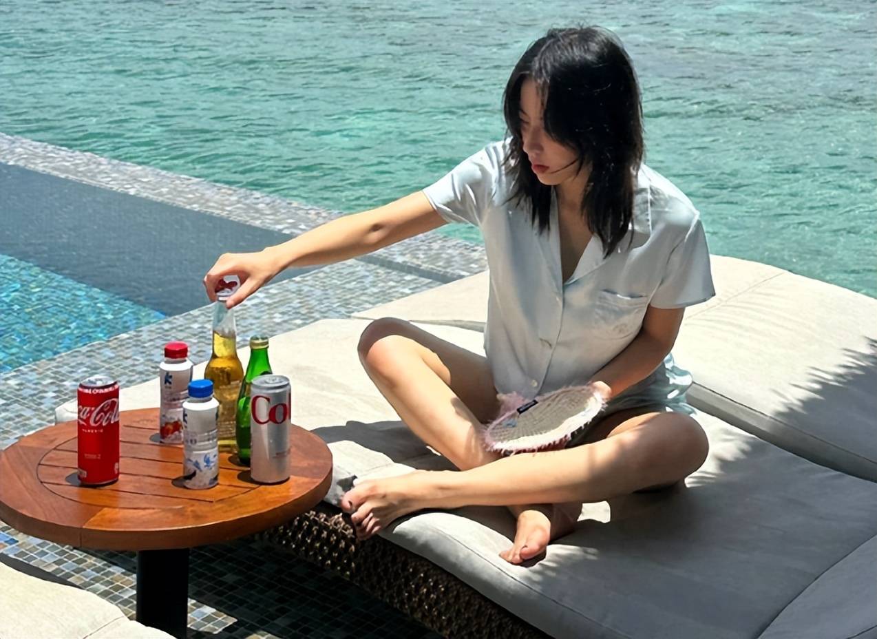 演员周雨彤的泳装照火爆网络!身材火辣,一秒钟秒杀你的眼球!