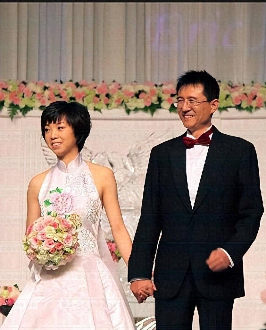 如今,时过境迁,张怡宁和徐威的感情依旧如胶似漆.