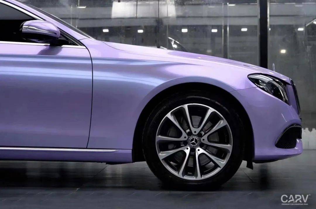 奔驰e300卡孚carv改色膜梦幻银幻紫,这是你们要的梦幻美吗?