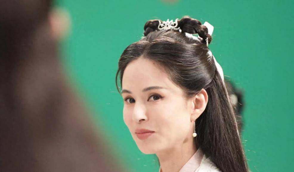 李若彤晒出老友合影:小龙女,鸠摩智,令狐冲同框_李国麟_吕颂贤_网友