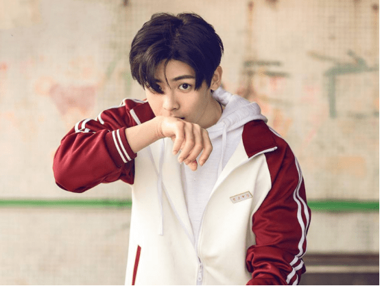 超能少年侯明昊,女装仍然惊艳,全能发展的他未来可期_演技_网友_观众