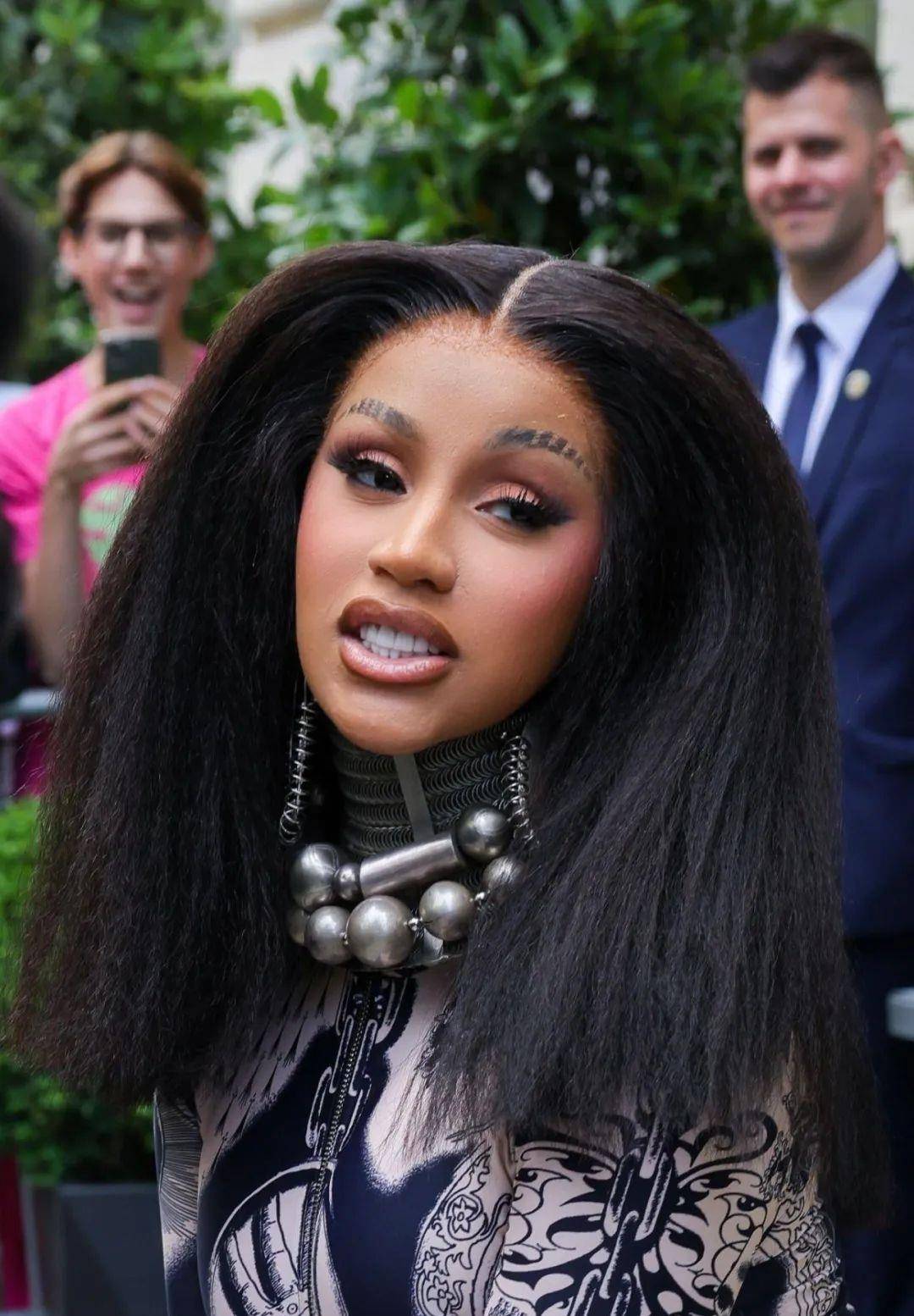 卡迪·b (cardi b) 惊艳亮相巴黎高定时装周!