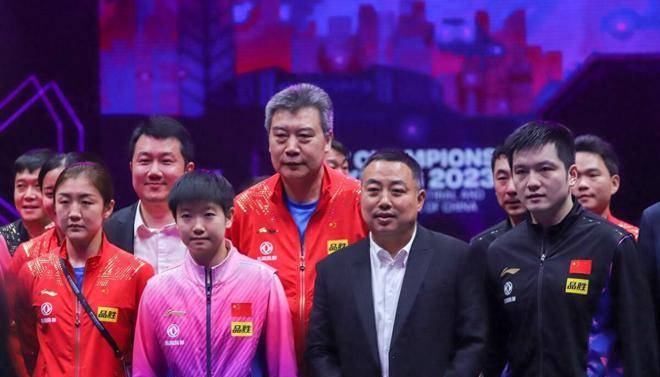 刘国梁骑虎难下,心疼王曼昱_世界_排名_国乒教练组