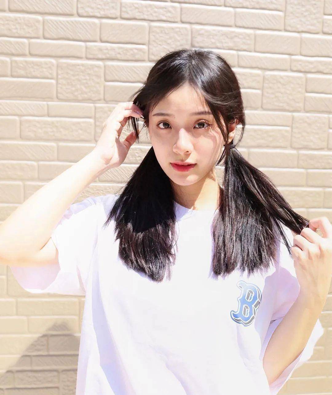 台湾网红meihsu,甜妹辣妹任意切换,玲珑曲线精致脸蛋,让人神往_女孩