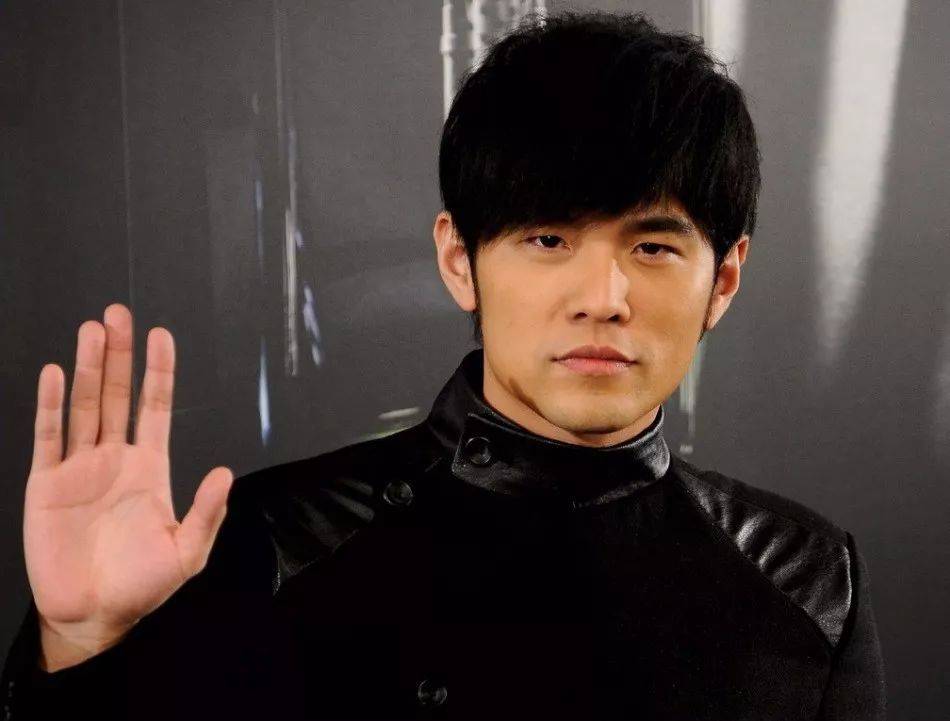 杰威尔转述周杰伦原话,否认演唱会受伤,粉丝识大体就此翻篇?