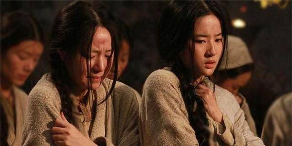 古代十大酷刑之一的"老虎凳",仅用4块砖,就能让