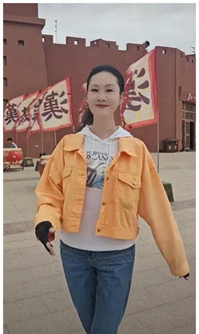 或许是因为朱之文的热度过高,于文华担心与之联系太密切会对自己造成