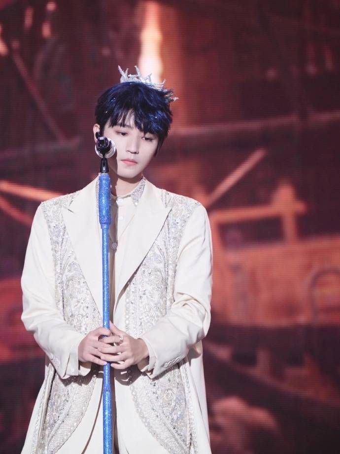 王俊凯疑离开时代峰峻签约自己公司,粉丝庆祝,tfboys再被猜解散_北京