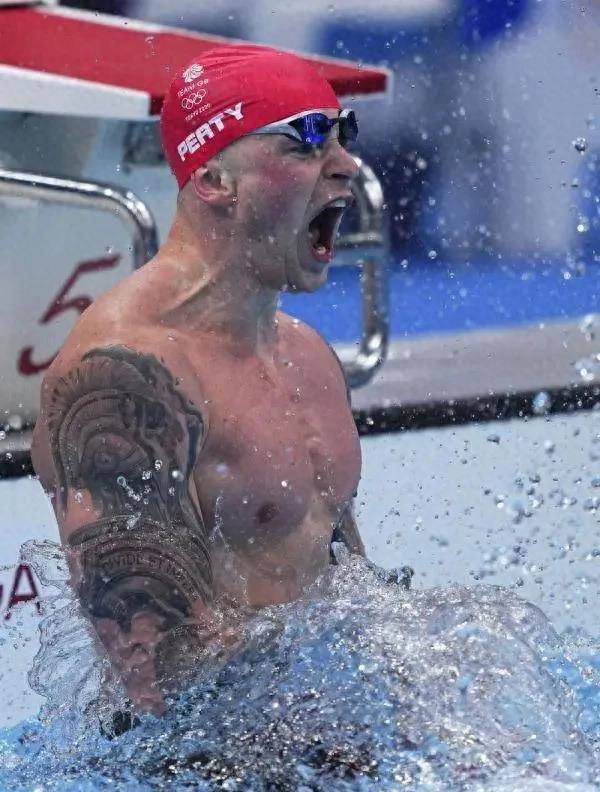 亚当·佩蒂创造蛙泳历史的惊人瞬间!_游泳_训练方法_身体