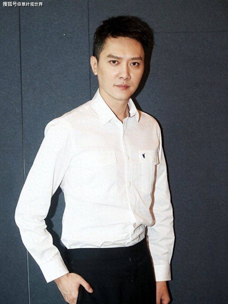 1998年,年仅20岁的冯绍峰就出演了个人的首部电影《星星串》