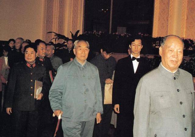 他本是一介传令兵,得陈锡联赏识平步青云,48年后官职超过老领导 - 史海钩沉