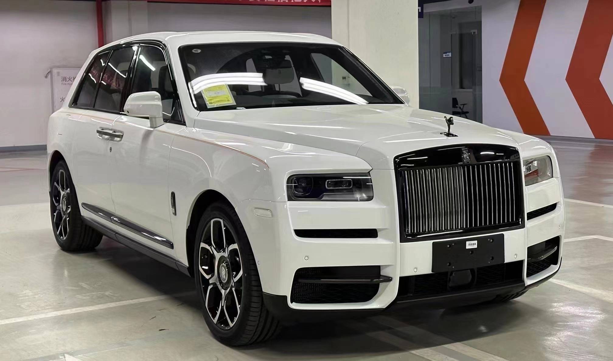 天花板suv,劳斯莱斯库里南bb版熊猫配色,独特风韵_搜狐汽车_搜狐网