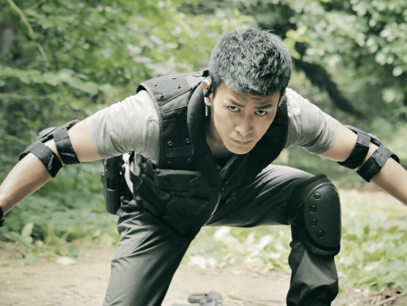 2008年出道的赵荀已经有12年的戏龄了,曾与吴京搭档一起拍戏,也曾拿下