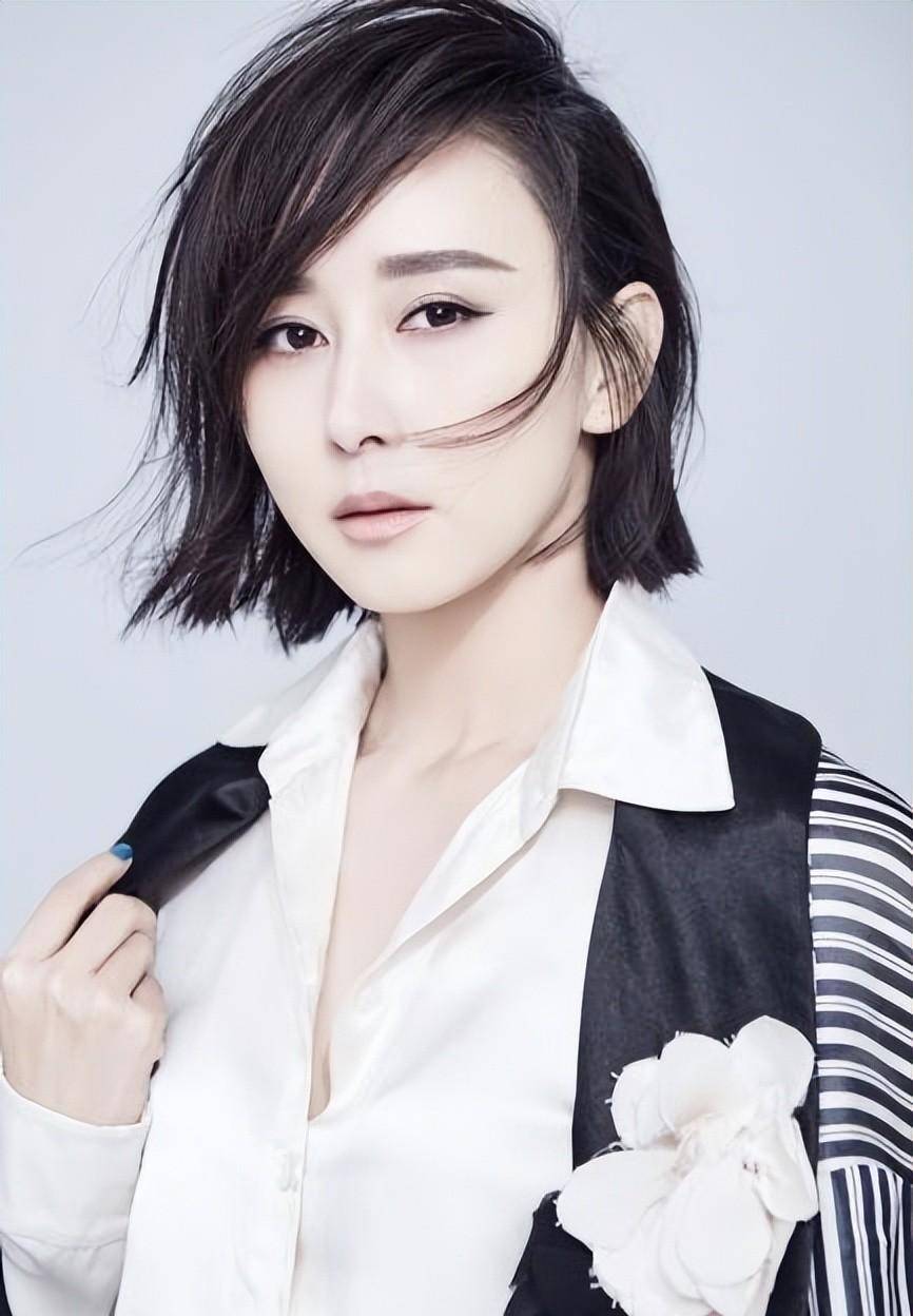 "拿督夫人"胡静:被亿万富豪追三年,打败杨紫琼嫁豪门却穿地摊货