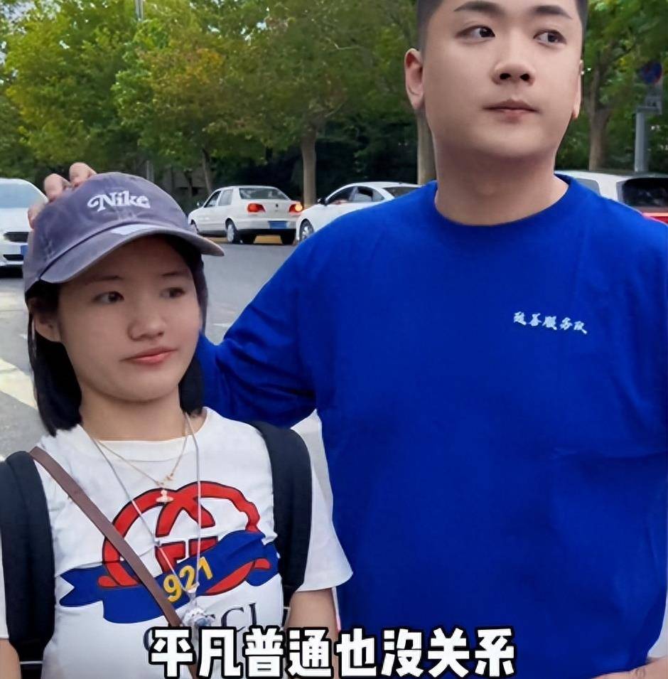 李勒优返校,与崔晋贴身合影,喊话"记得想我",网友:在一起吧_晋妈_带着