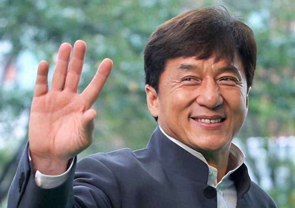 拒改国籍的五位艺人:宁愿为祖国缴纳千万巨款,也要自己是中国人_成龙