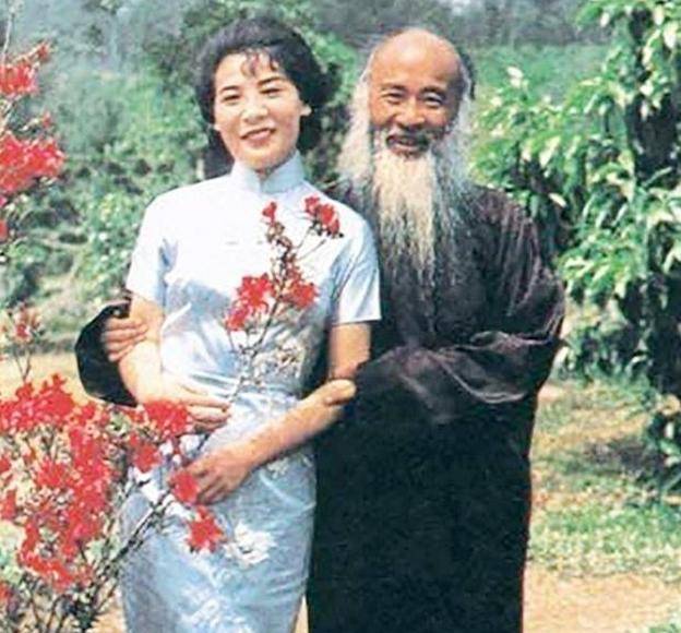 张大千年近50岁,娶第四任18岁娇妻,送94%遗产,一幅画卖4377万_仕女