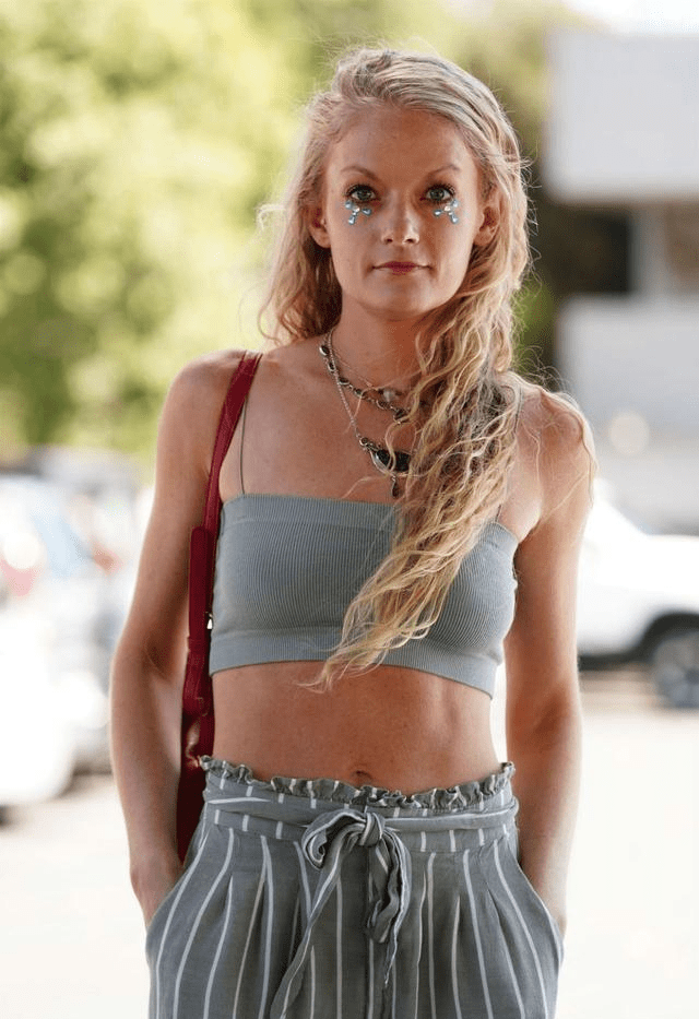 史泰龙女儿索菲亚·罗丝徒步旅行,网友:她的身材很不错!