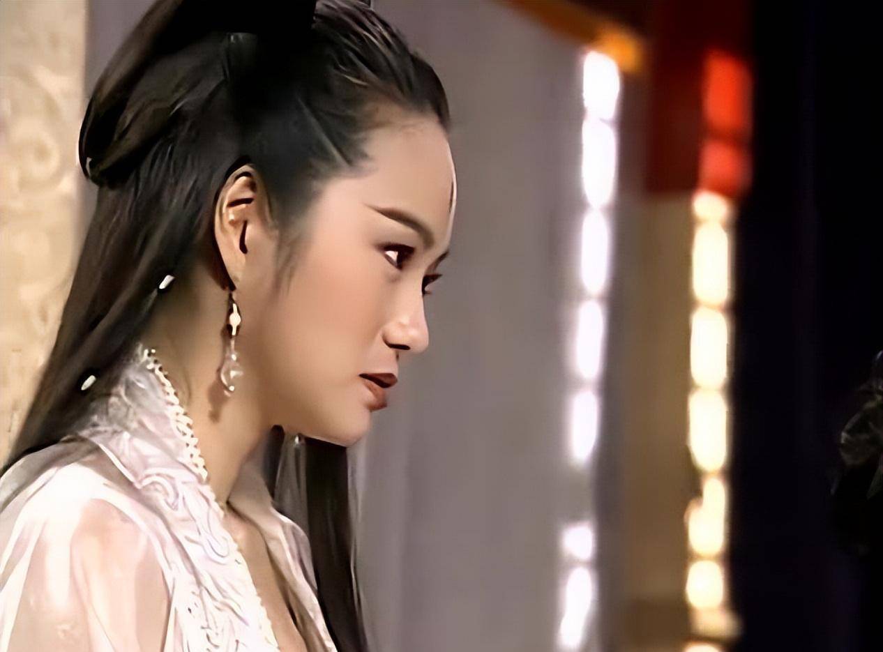 怜星公主的饰演者张瑞竹,也是选美花魁出身,是佳乐中国小姐的模特,和