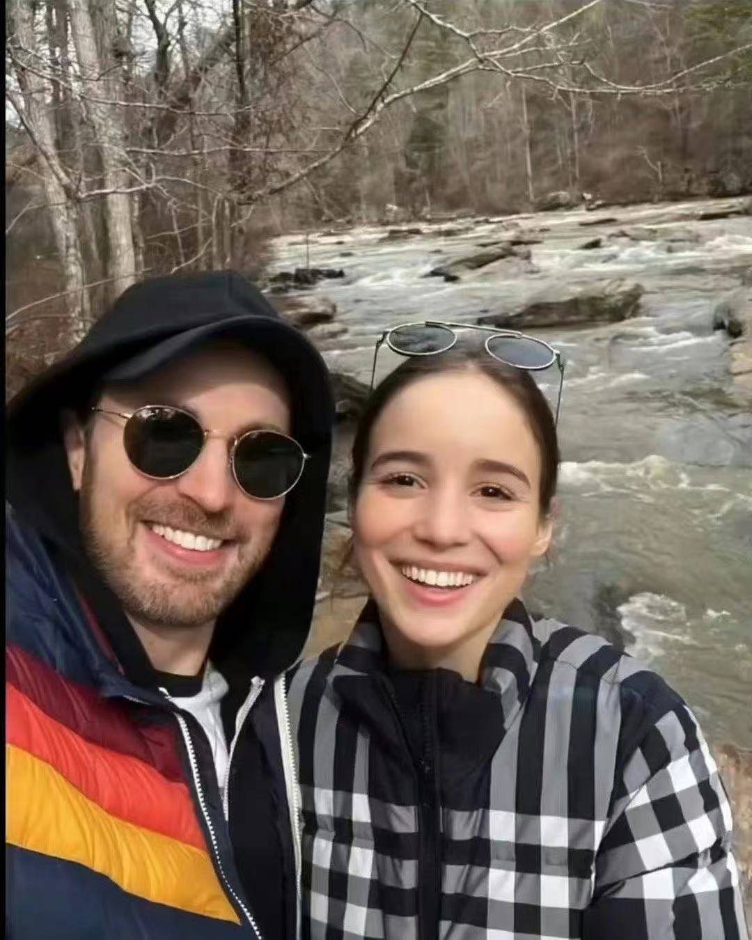 还记得"美国队长"桃总吗?他和小16岁的女友结婚啦!