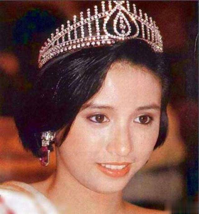 1986年度港姐亚军,现年55岁的吴婉芳(may) 是圈中出名的冻龄美魔女,她